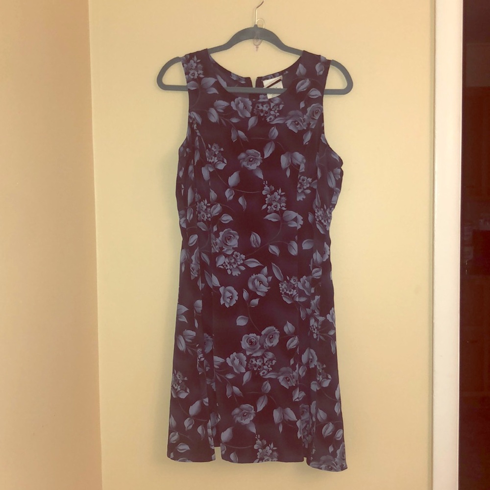 Women's sleeveless blue floral dress